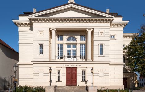 Bernburg, Theater - Carl-Maria-von-Weber-Theater in Bernburg (Herzogliches Schauspielhaus)