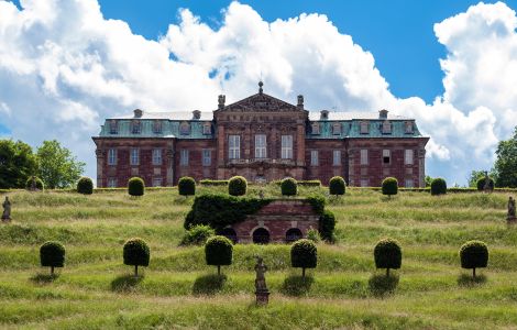 Burgscheidungen, Schlossbergstraße - Schloss Burgscheidungen mit Barockgarten