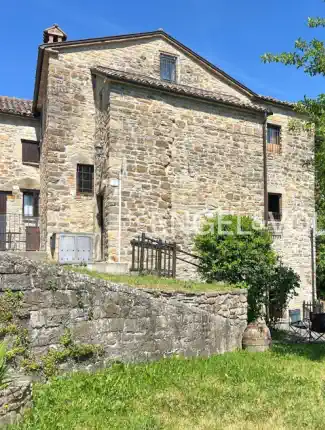 Renovert steinhus med hage nær Parma, Ravarano Castello, Emilia-Romagna