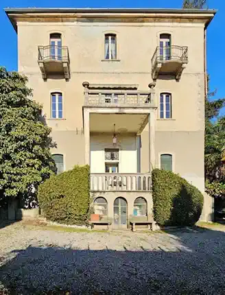Historisk villa i Costa Masnaga mellan Comosjön och Milano
