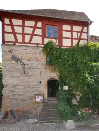 Mittelalterliches Eckhaus der Kirchenburganlage, 97348 Willanzheim, Bayern