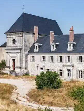 Kloster med kyrka och herrgård på 84 hektar, Vendôme, Centre-Val de Loire