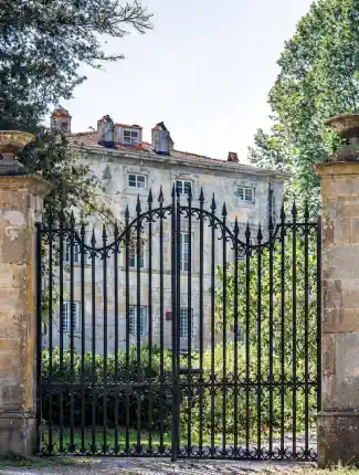 Historische Villa bei Lucca mit Nebengebäuden, Kapelle, Olivenhain und Weinberg, Capannori, Toskana