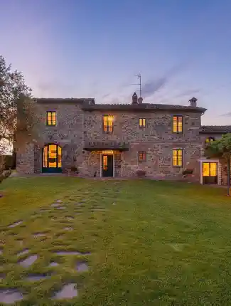 Eiendom med to villaer og høy årlig inntekt nær Firenze, Pistoia, Toscana
