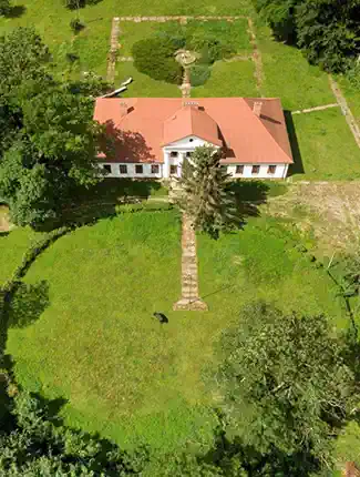 Klassizistisches Herrenhaus in Rożnów, Kleinpolen, Rożnów, Kleinpolen