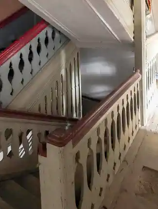 Renovierungsbedürftiges Schloss im Taubertal, Baden-Württemberg