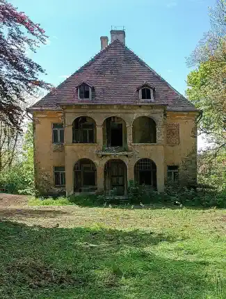 Gutshof Kostrzyna in der polnisch-deutschen Grenzregion, Kostrzyna, Niederschlesien