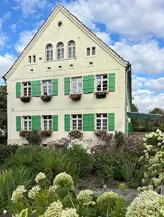 Historischer Vierseitenhof im Dreiländereck Görlitz–Polen–Tschechien mit Ateliers, Werkstätten und Ausbaureserven, Sławnikowice, Niederschlesien