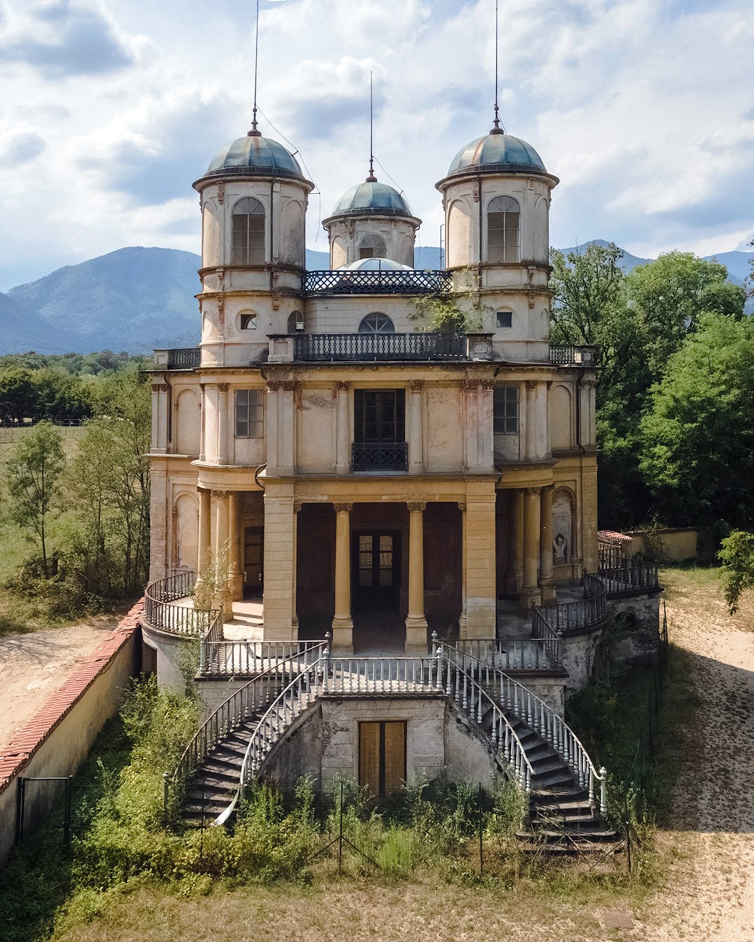 Forladt villa nær Turin, Piemonte, Italien