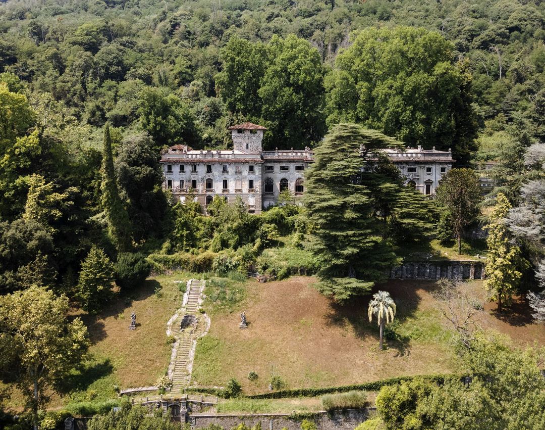 Forladt villa i Lesa, Lago Maggiore