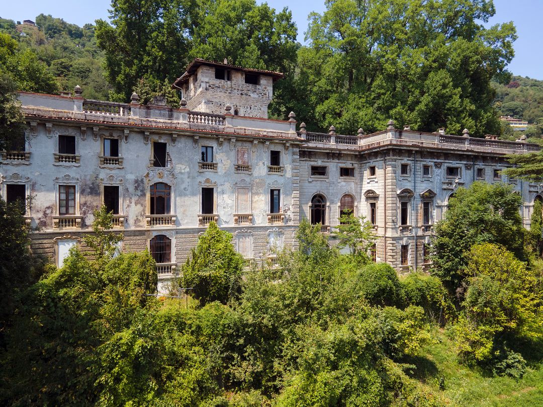 Gamle Villaer til Salg ved Lago Maggiore